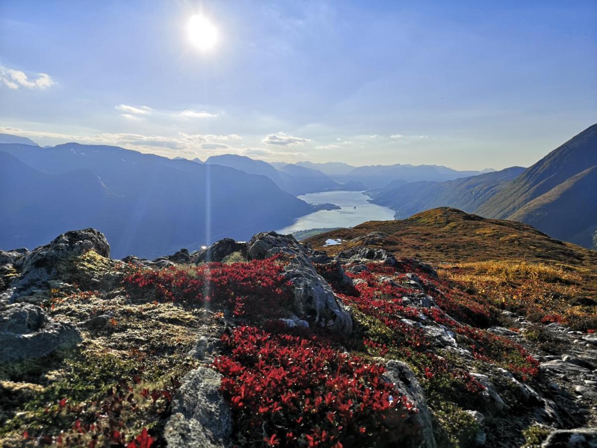 Romsdalseggen Lodge Isfjorden Экстерьер фото